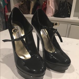 Black patent Steve Madden T strap pumps